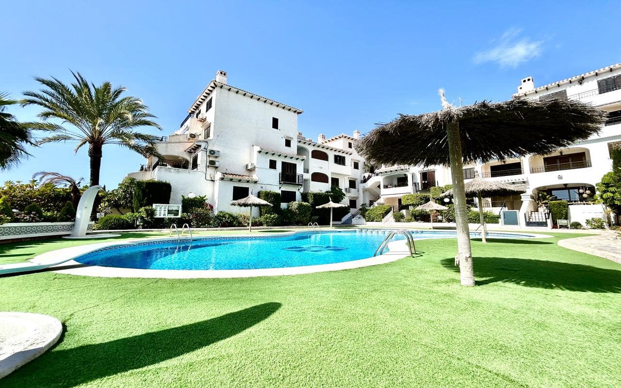 2 makuuhuone Huoneisto myytävänä paikassa Cabo Roig mukana uima-altaan - 205 000 € (Ref: 9800179)