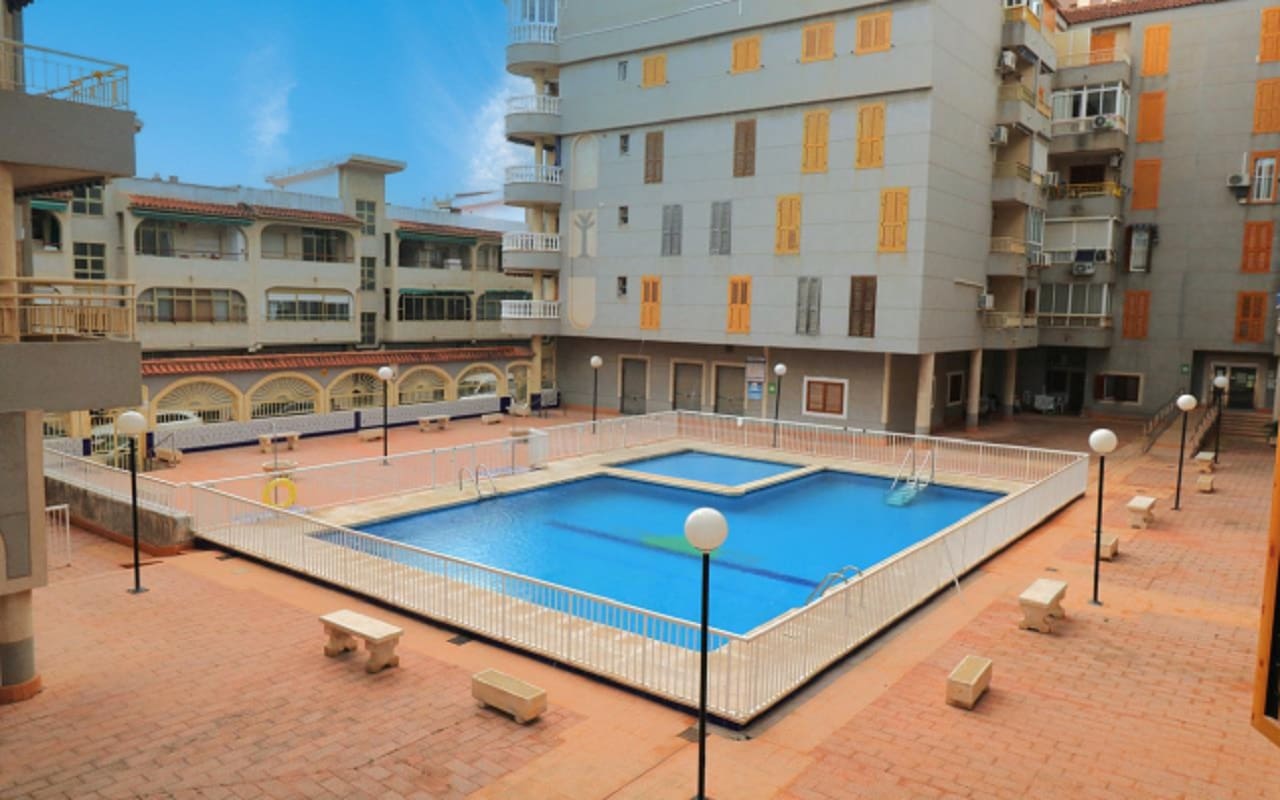 2 sypialnia Apartament na sprzedaż w Torrevieja z basenem - 139 000 € (Ref: 9824041)