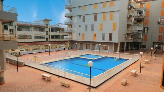 2 quarto Apartamento para venda em Torrevieja com piscina - 139 000 € (Ref: 9824041)