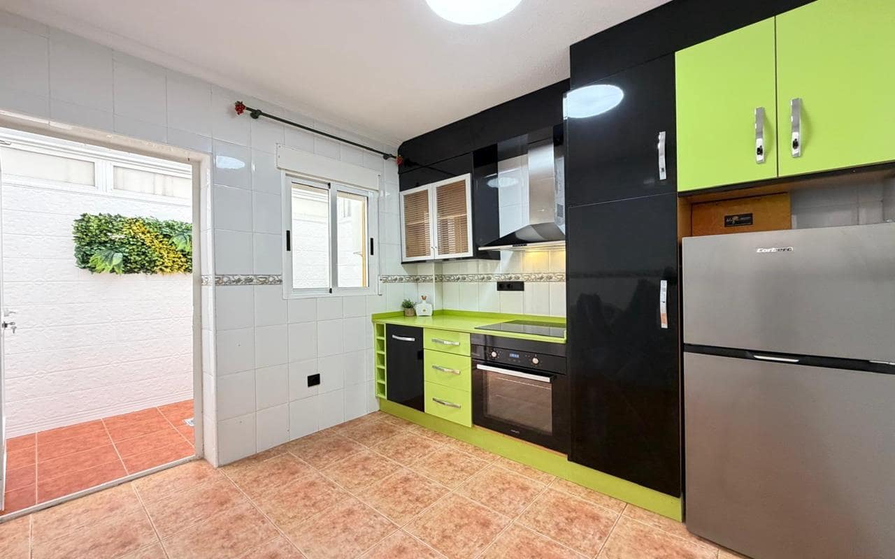 3 makuuhuone Omakotitalo myytävänä paikassa Punta Prima mukana uima-altaan 
autotalli - 249 900 € (Ref: 9824042)