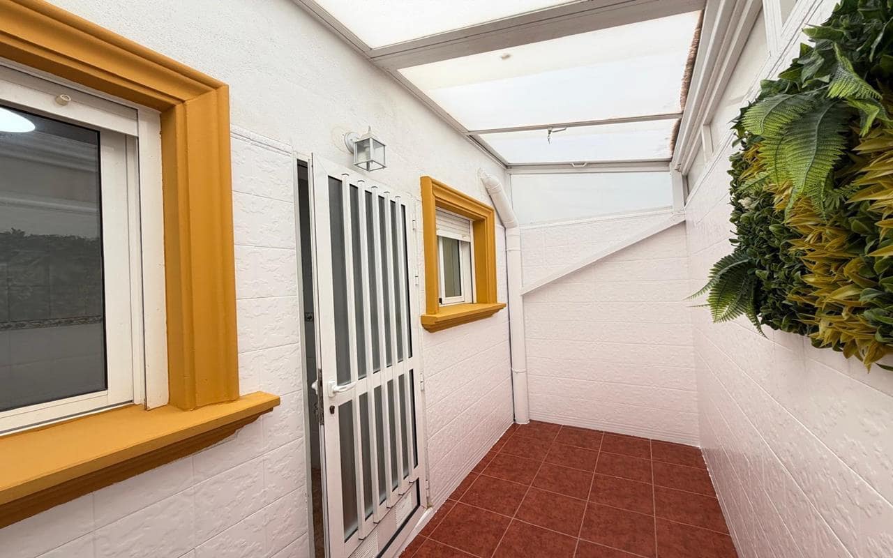3 makuuhuone Omakotitalo myytävänä paikassa Punta Prima mukana uima-altaan 
autotalli - 249 900 € (Ref: 9824042)