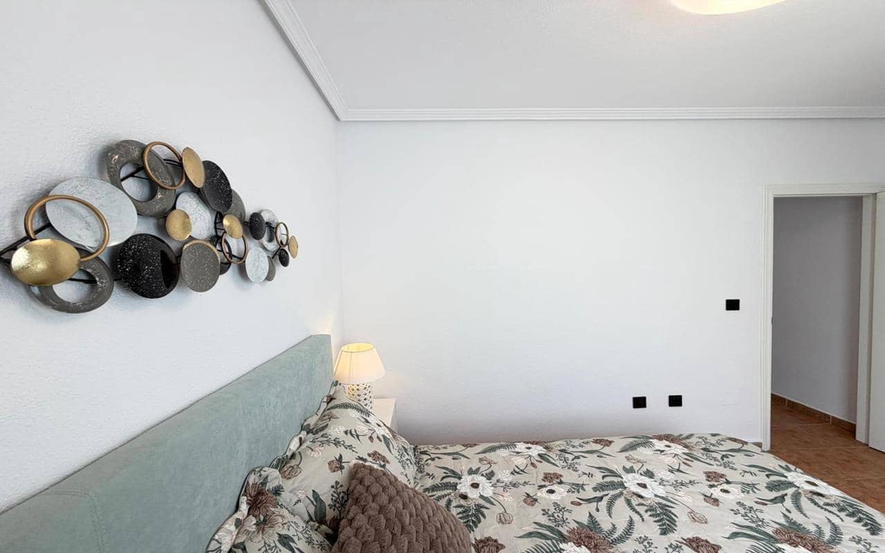 3 makuuhuone Omakotitalo myytävänä paikassa Punta Prima mukana uima-altaan 
autotalli - 249 900 € (Ref: 9824042)