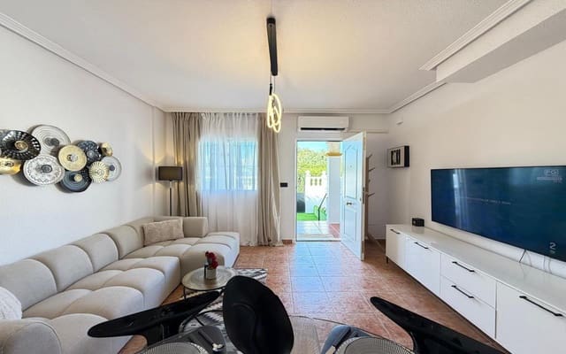 3 makuuhuone Omakotitalo myytävänä paikassa Punta Prima, Torrevieja mukana uima-altaan 
autotalli - 249 900 € (Ref: 9824042)