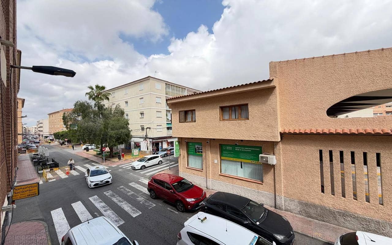 2 slaapkamer Appartement te koop in Torrevieja - € 179.900 (Ref: 9825814)