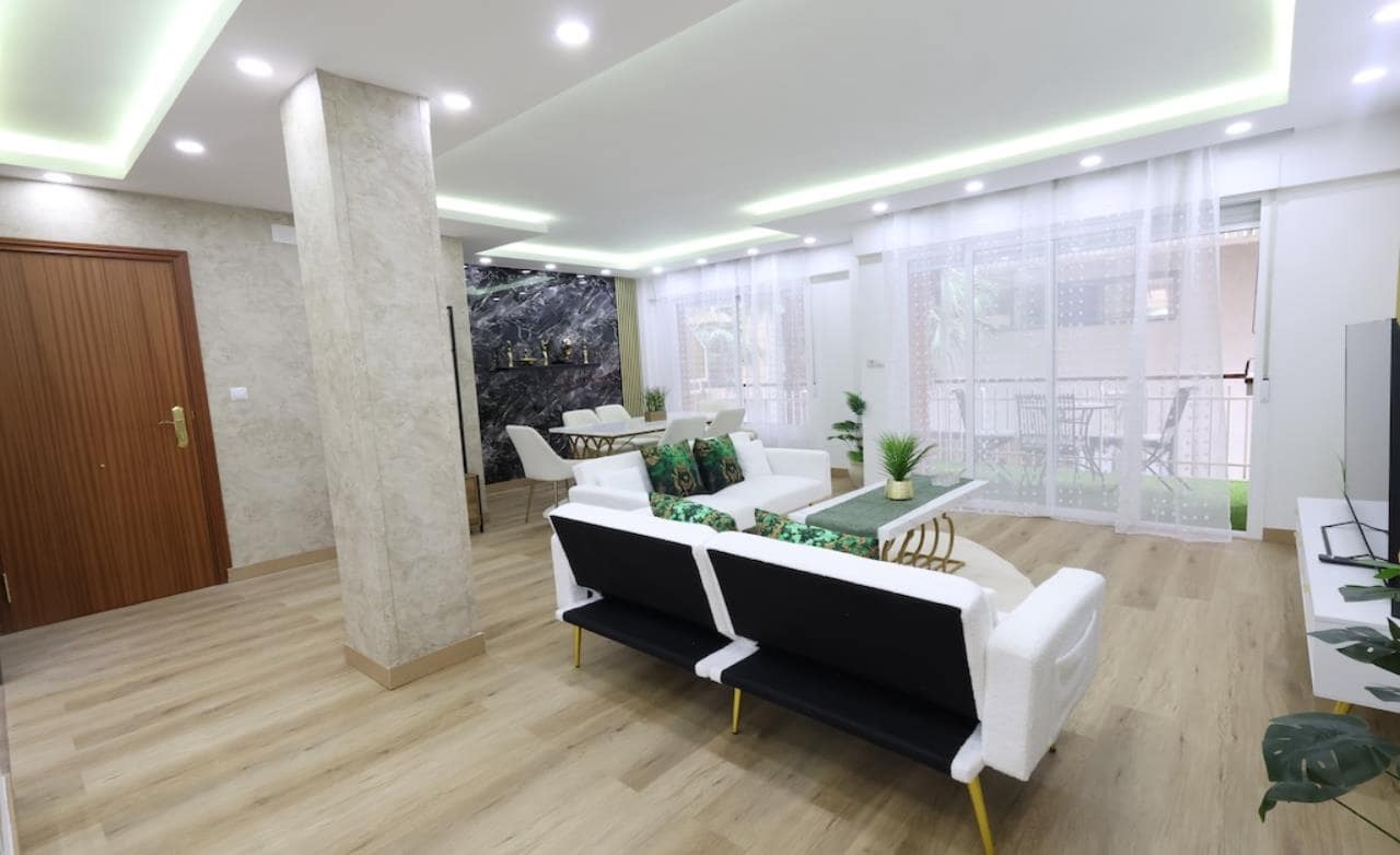 4 sovrum Lägenhet till salu i Torrevieja - 285 000 € (Ref: 9826092)