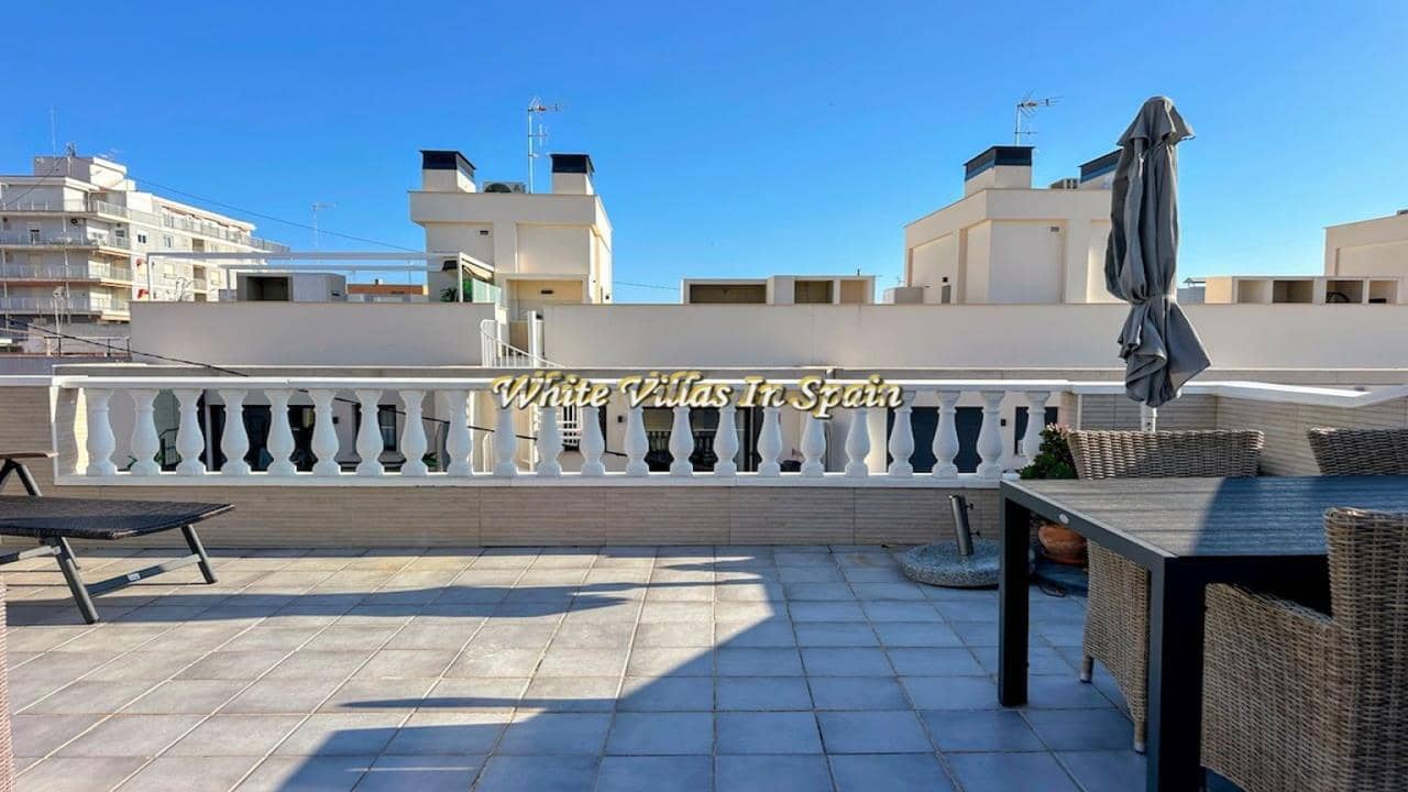 4 bedroom Penthouse for sale in Torrevieja - € 249,000 (Ref: 9828024)