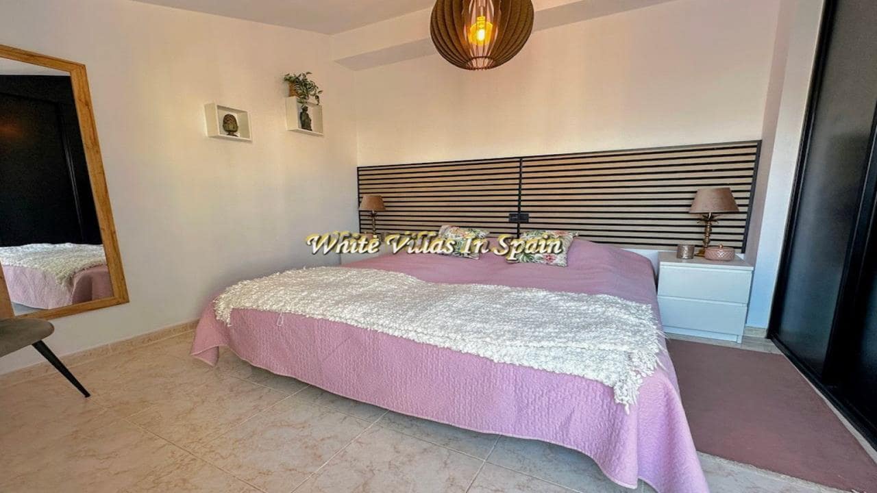 4 bedroom Penthouse for sale in Torrevieja - € 249,000 (Ref: 9828024)