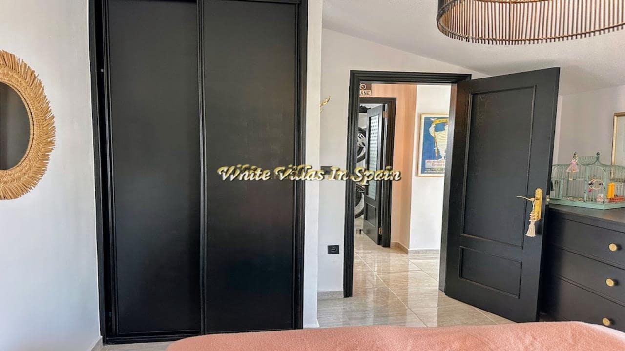 4 bedroom Penthouse for sale in Torrevieja - € 249,000 (Ref: 9828024)