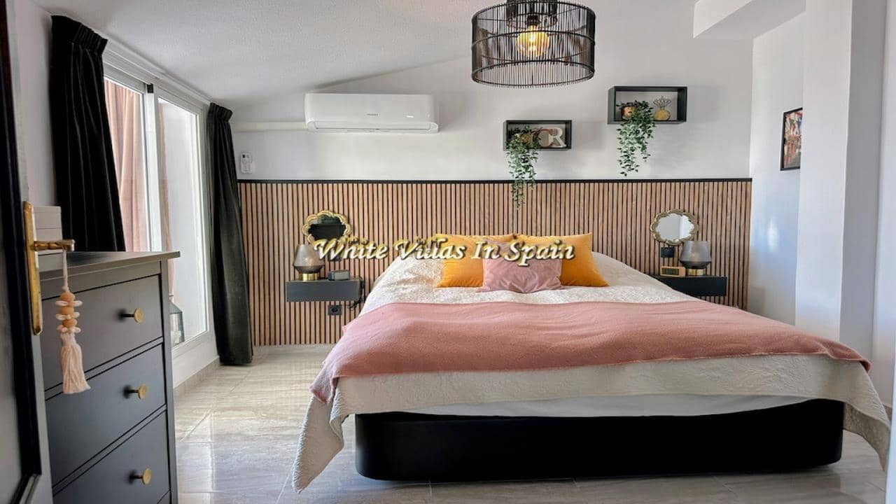 4 bedroom Penthouse for sale in Torrevieja - € 249,000 (Ref: 9828024)