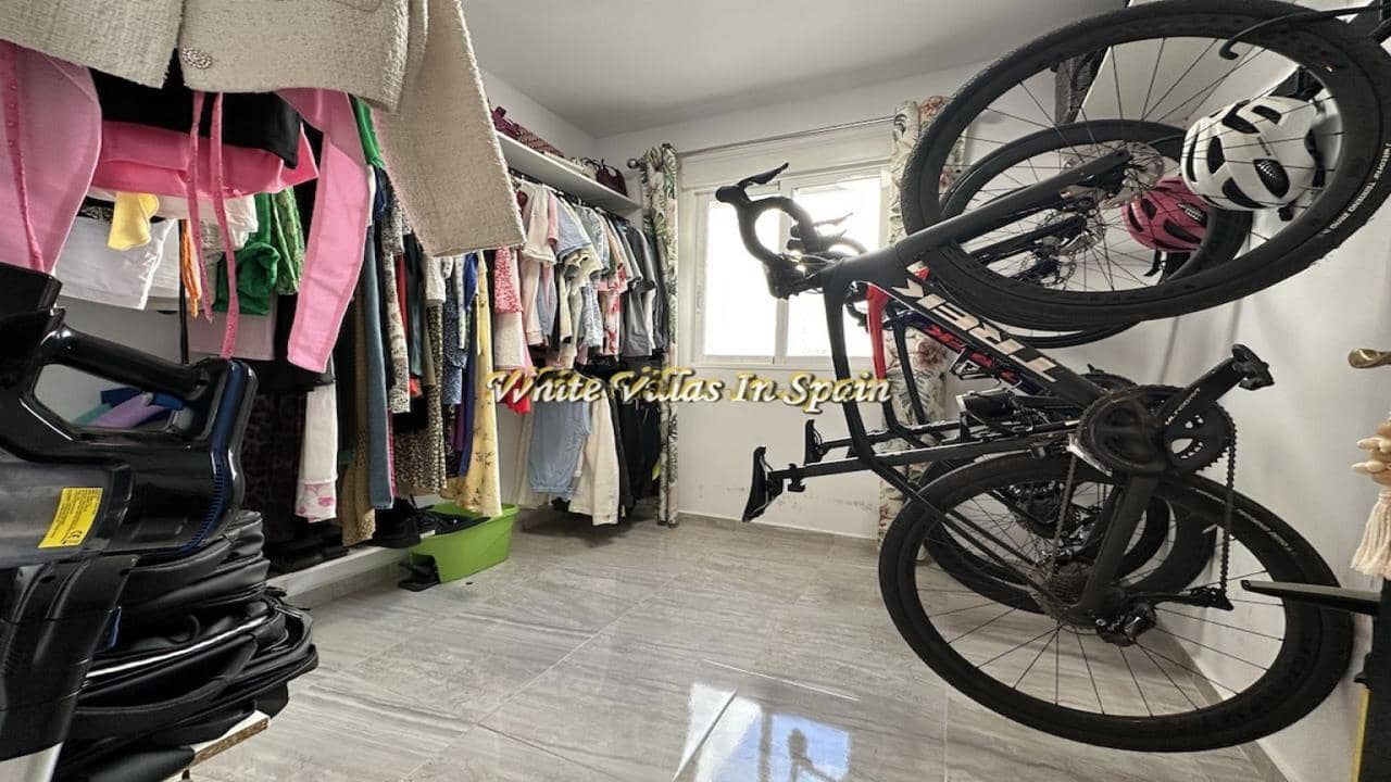 4 bedroom Penthouse for sale in Torrevieja - € 249,000 (Ref: 9828024)