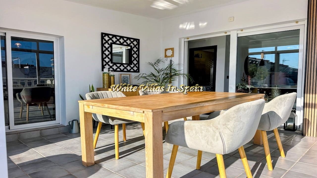 4 bedroom Penthouse for sale in Torrevieja - € 249,000 (Ref: 9828024)