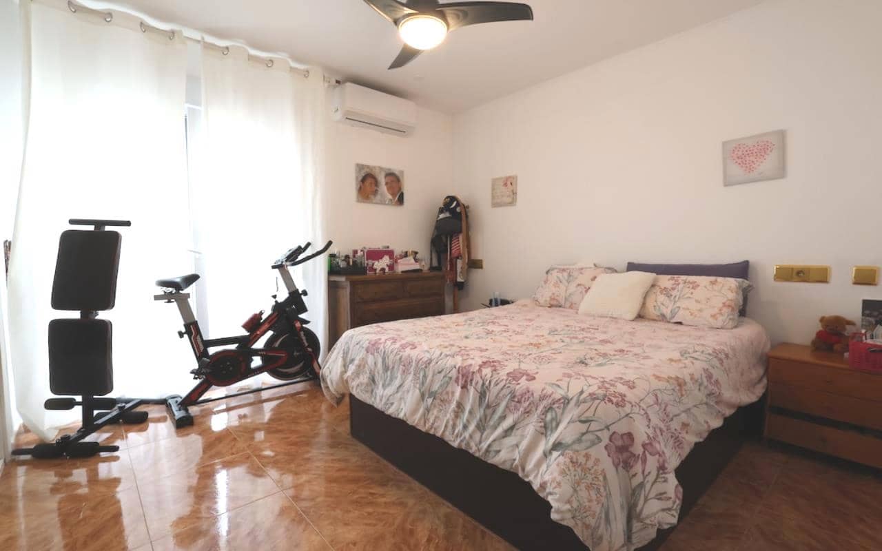3 bedroom Penthouse for sale in Torrevieja - € 285,000 (Ref: 9833088)