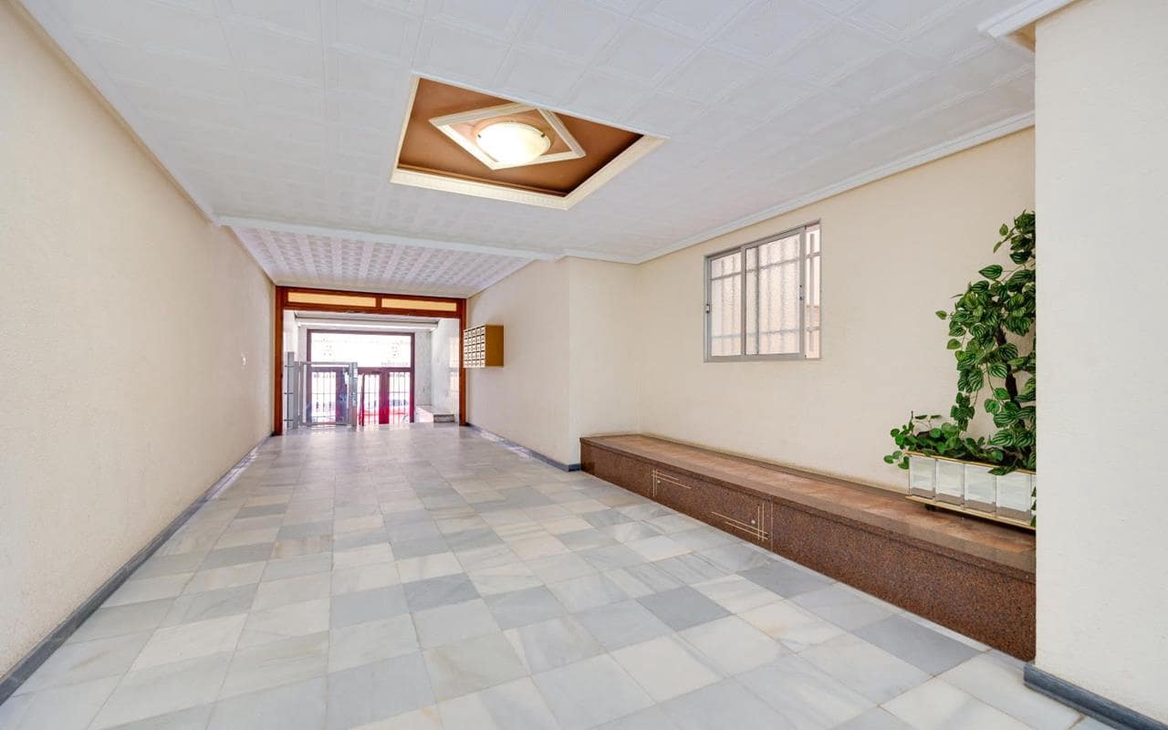 Apartamento de 2 habitaciones en Torrevieja en venta - 229.995 € (Ref: 9834994)