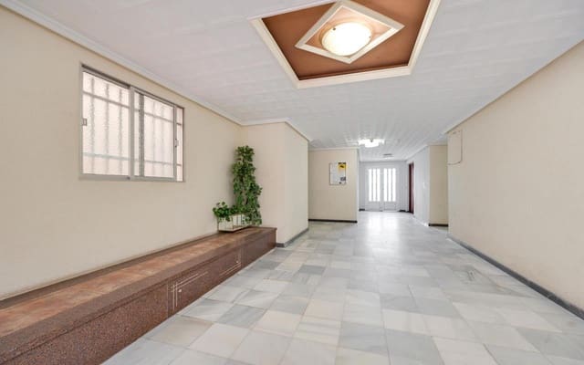 Apartamento de 2 habitaciones en Torrevieja en venta - 229.995 € (Ref: 9834994)