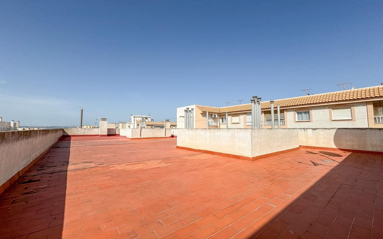 Apartamento de 2 habitaciones en Torrevieja en venta con piscina - 125.000 € (Ref: 9838681)
