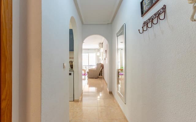 Apartamento de 2 habitaciones en Torrevieja en venta con piscina - 125.000 € (Ref: 9838681)