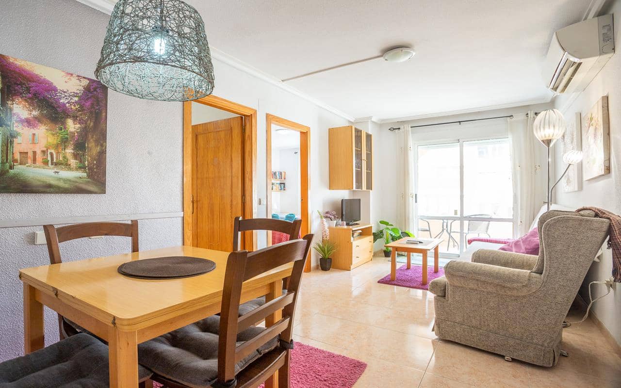 Apartamento de 2 habitaciones en Torrevieja en venta con piscina - 125.000 € (Ref: 9838681)