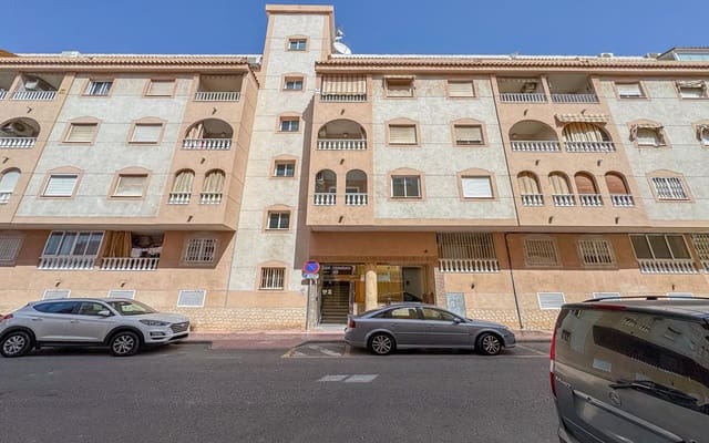Apartamento de 2 habitaciones en Torrevieja en venta con piscina - 125.000 € (Ref: 9838681)