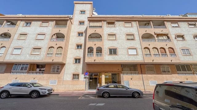 Apartamento de 2 habitaciones en Torrevieja en venta con piscina - 125.000 € (Ref: 9838681)