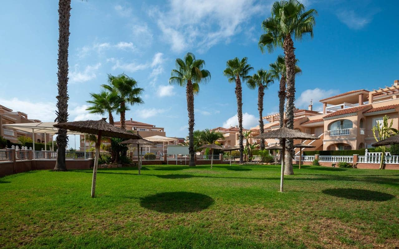 2 quarto Bungalow para venda em Playa Flamenca com piscina garagem - 189 000 € (Ref: 9839950)