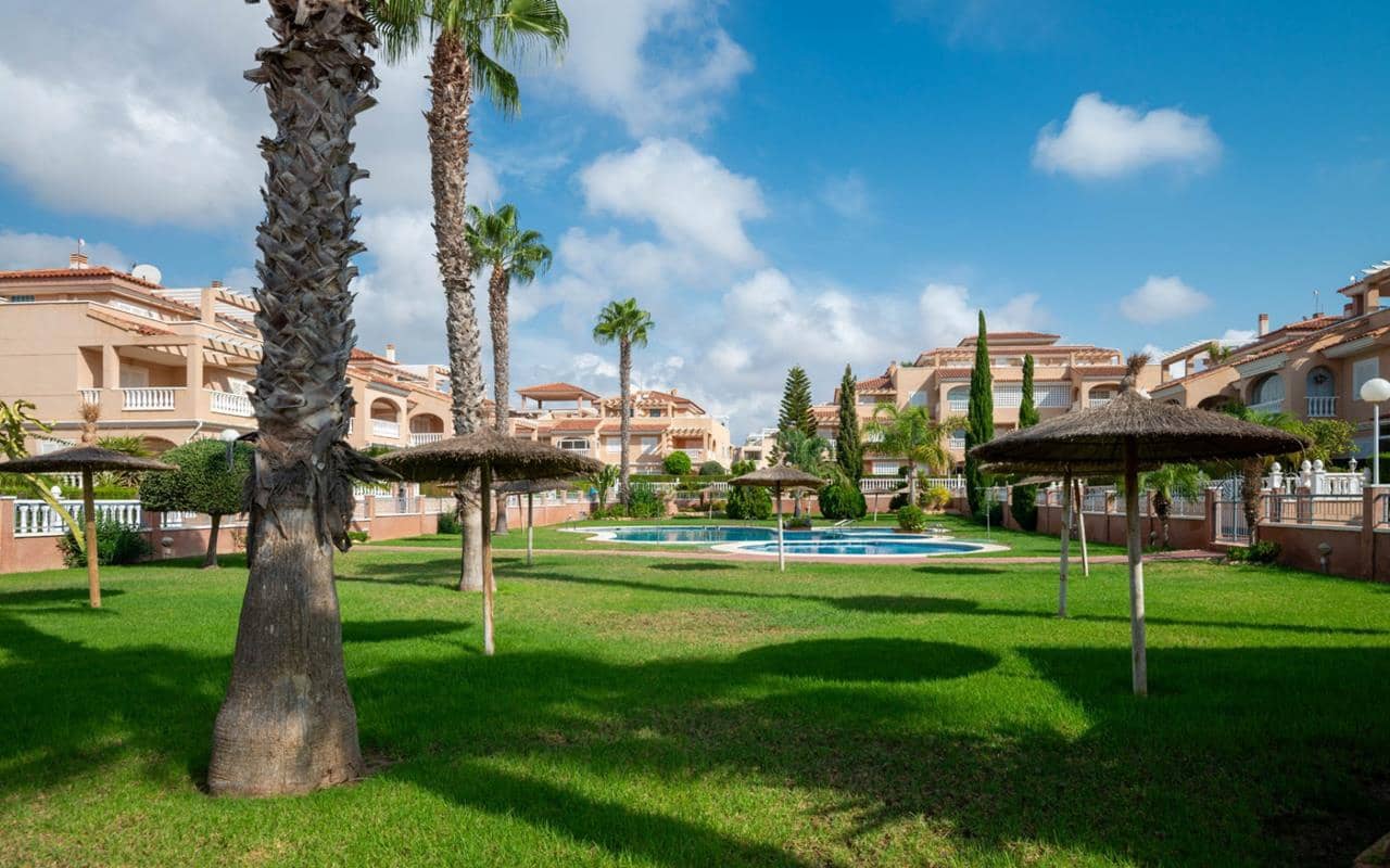 2 quarto Bungalow para venda em Playa Flamenca com piscina garagem - 189 000 € (Ref: 9839950)