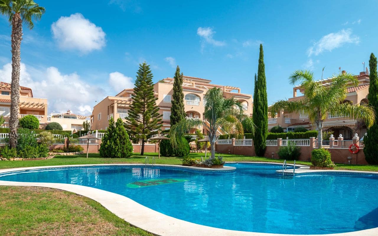 2 quarto Bungalow para venda em Playa Flamenca com piscina garagem - 189 000 € (Ref: 9839950)