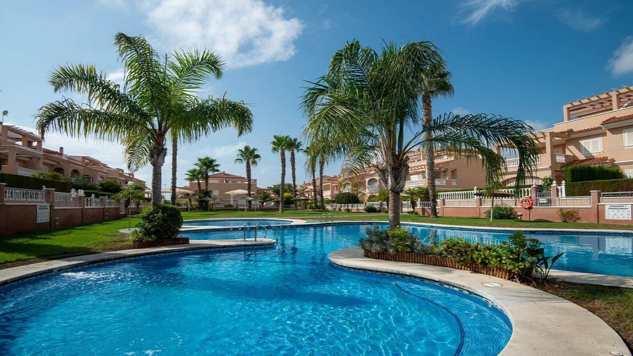 2 quarto Bungalow para venda em Playa Flamenca com piscina garagem - 189 000 € (Ref: 9839950)