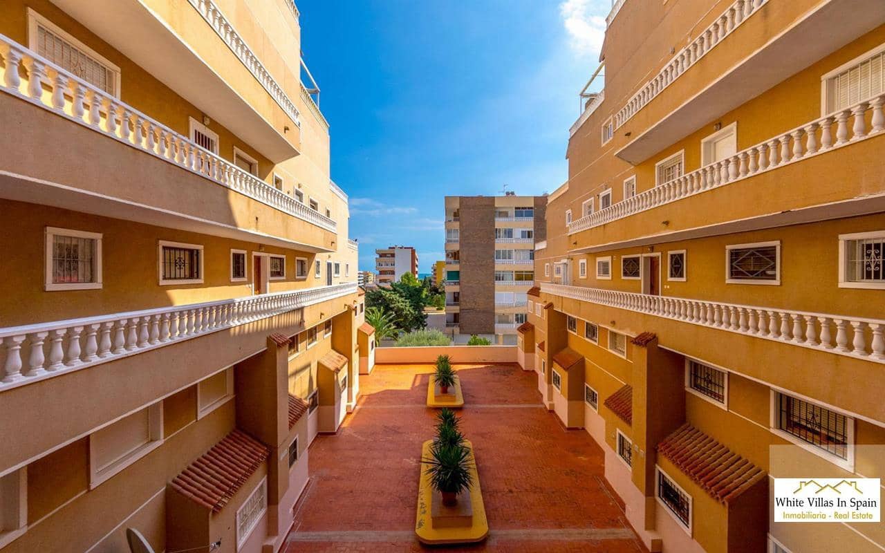 2 chambre Appartement à vendre à Punta Prima avec piscine garage - 150 000 € (Ref: 9839959)