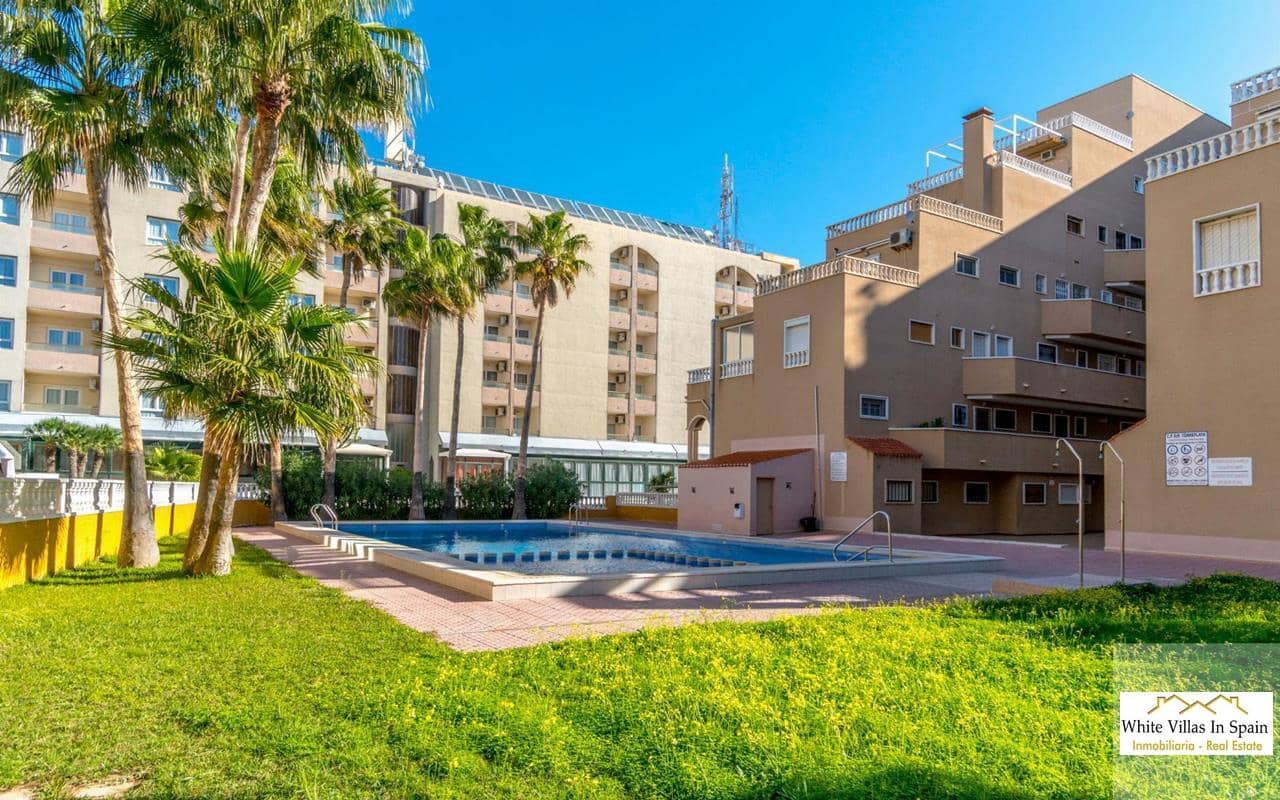 2 chambre Appartement à vendre à Punta Prima avec piscine garage - 150 000 € (Ref: 9839959)