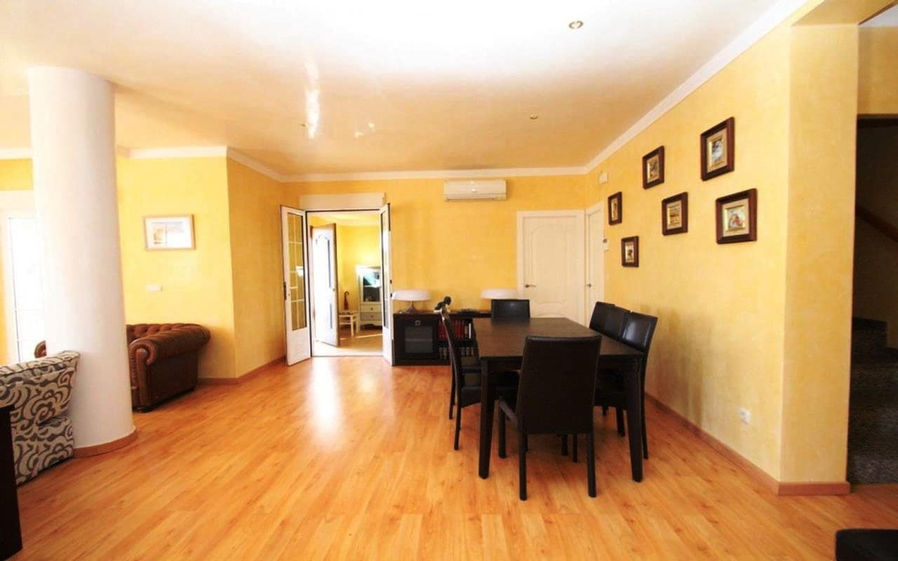 5 quarto Moradia para venda em Cabo Roig com piscina garagem - 1 250 000 € (Ref: 9844567)