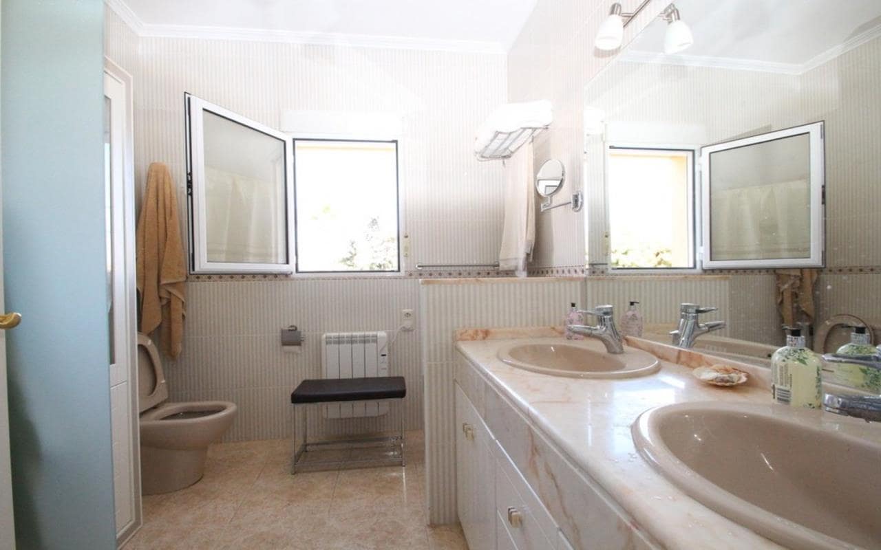 5 quarto Moradia para venda em Cabo Roig com piscina garagem - 1 250 000 € (Ref: 9844567)