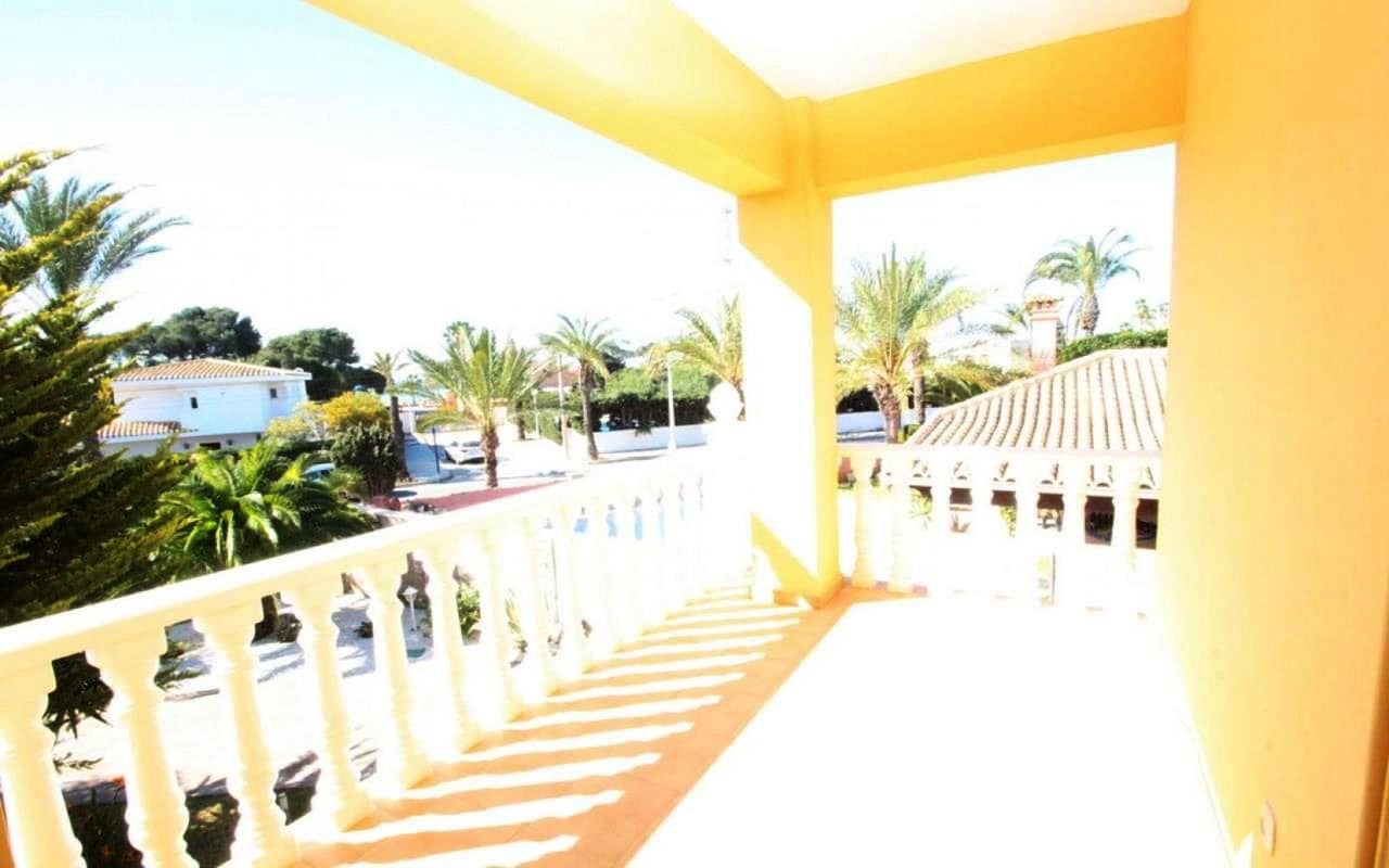 5 quarto Moradia para venda em Cabo Roig com piscina garagem - 1 250 000 € (Ref: 9844567)