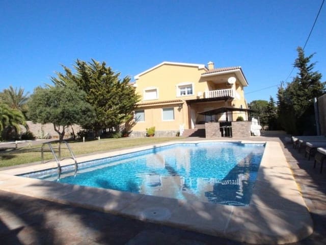 5-bedroom villa in Cabo Roig