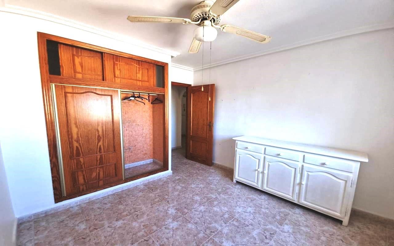 2 bedroom Apartment for sale in Torrevieja with pool - € 125,000 (Ref: 9848127)