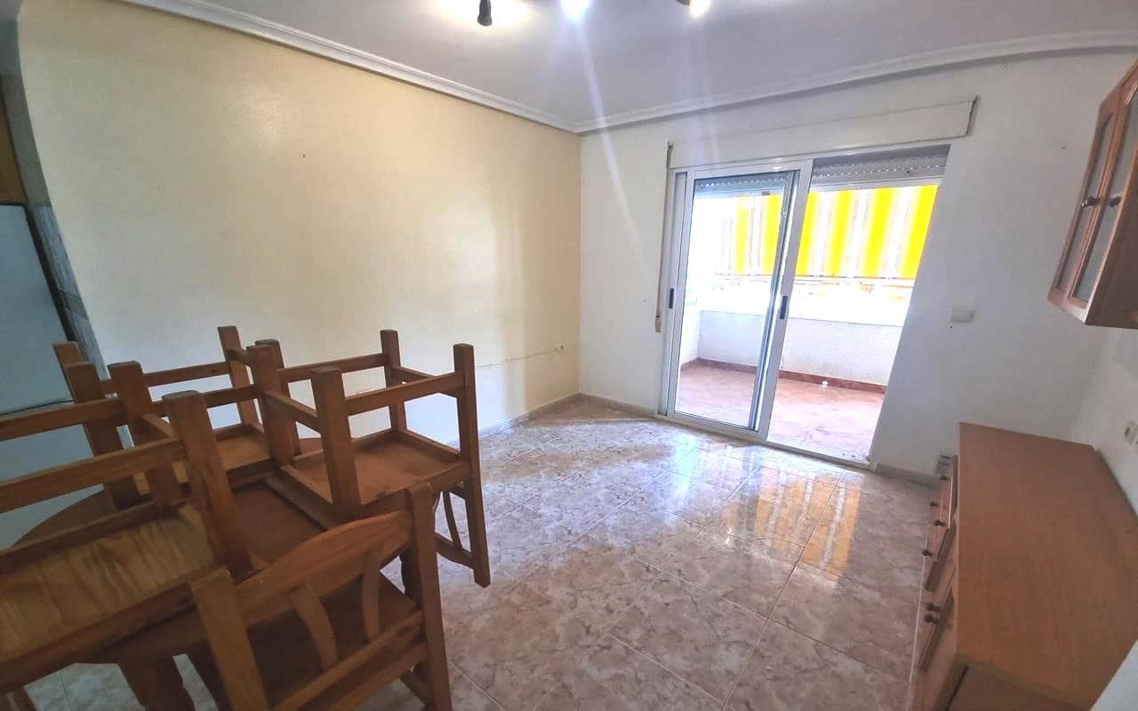 2 bedroom Apartment for sale in Torrevieja with pool - € 125,000 (Ref: 9848127)