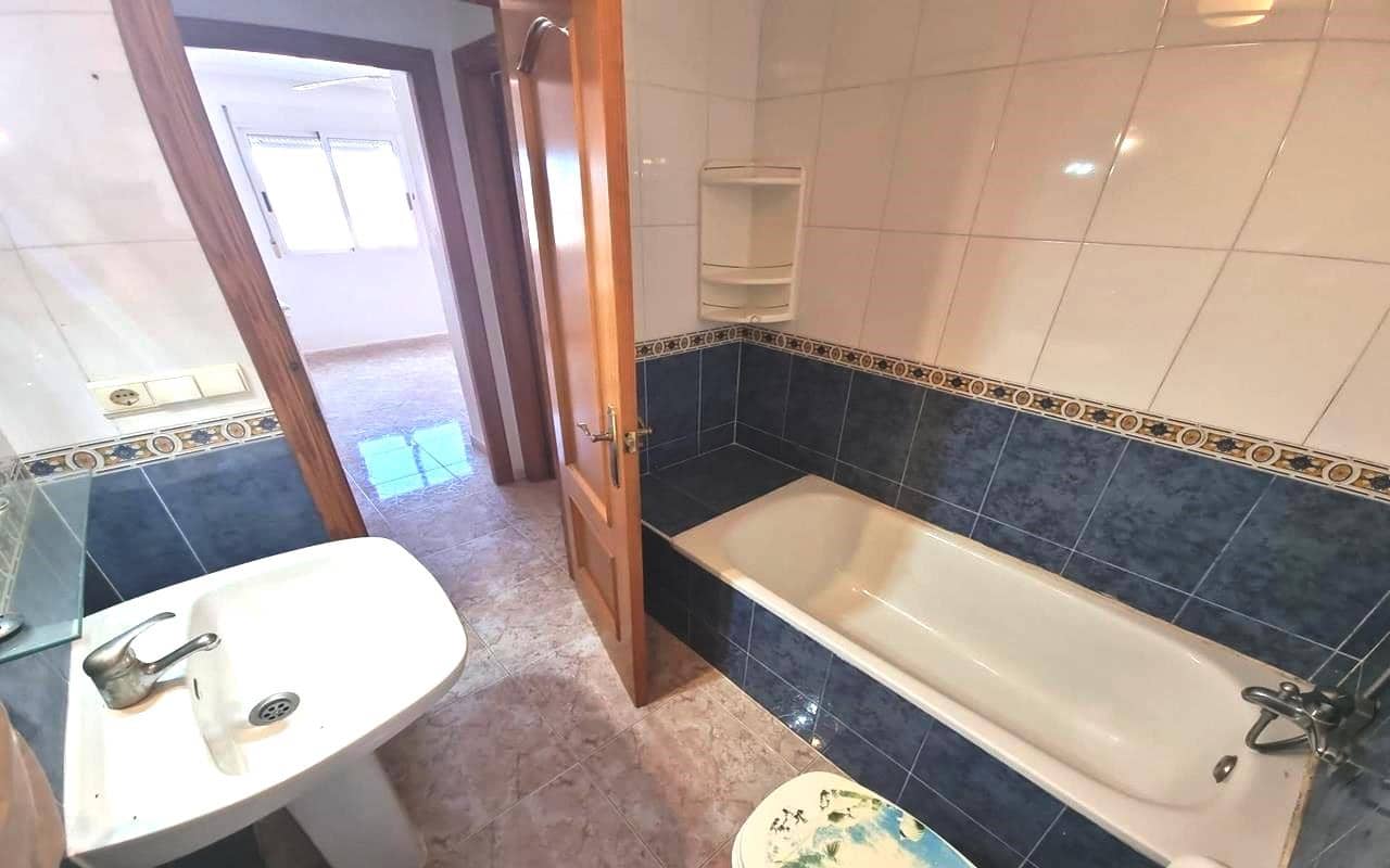 2 bedroom Apartment for sale in Torrevieja with pool - € 125,000 (Ref: 9848127)