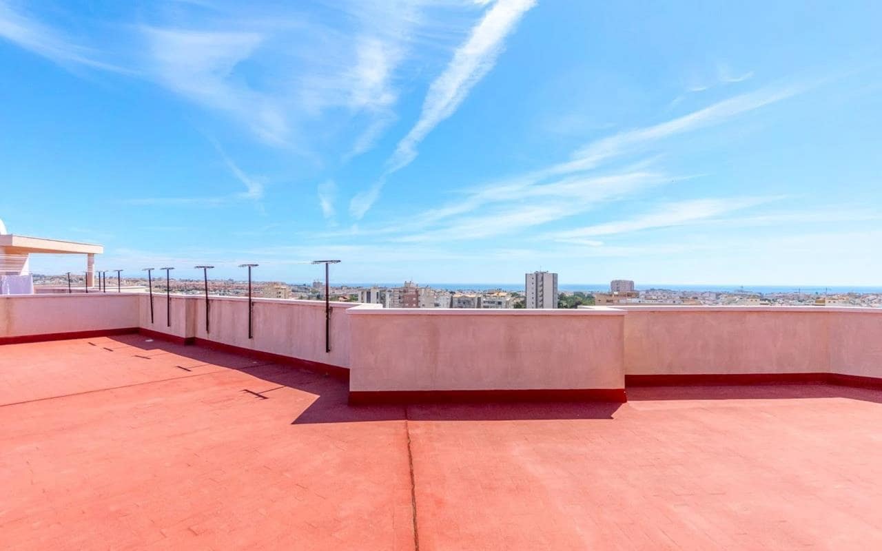 2 bedroom Apartment for sale in Torrevieja with pool - € 125,000 (Ref: 9848127)