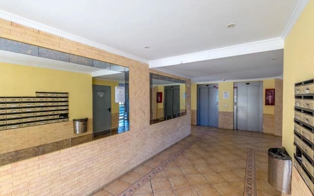 2 bedroom Apartment for sale in Torrevieja with pool - € 125,000 (Ref: 9848127)