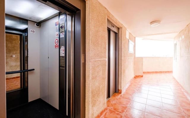 2 bedroom Apartment for sale in Torrevieja with pool - € 125,000 (Ref: 9848127)