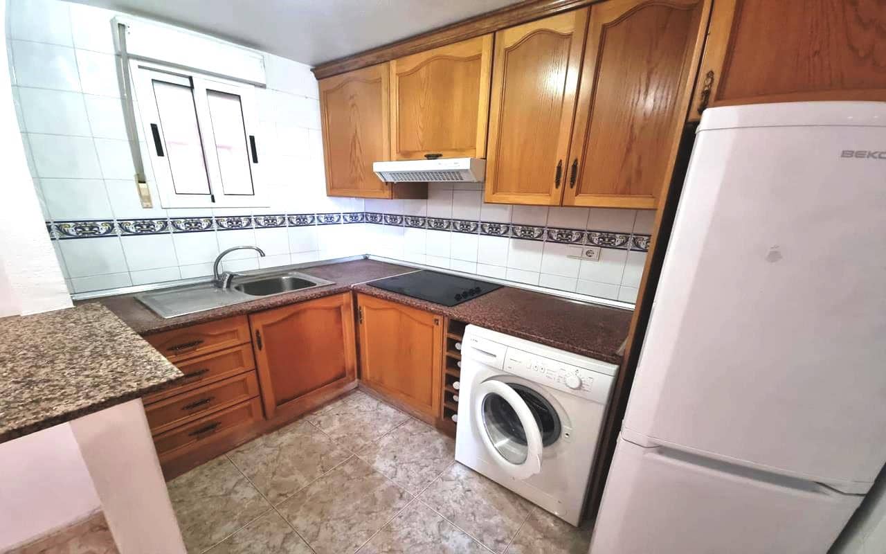 2 bedroom Apartment for sale in Torrevieja with pool - € 125,000 (Ref: 9848127)