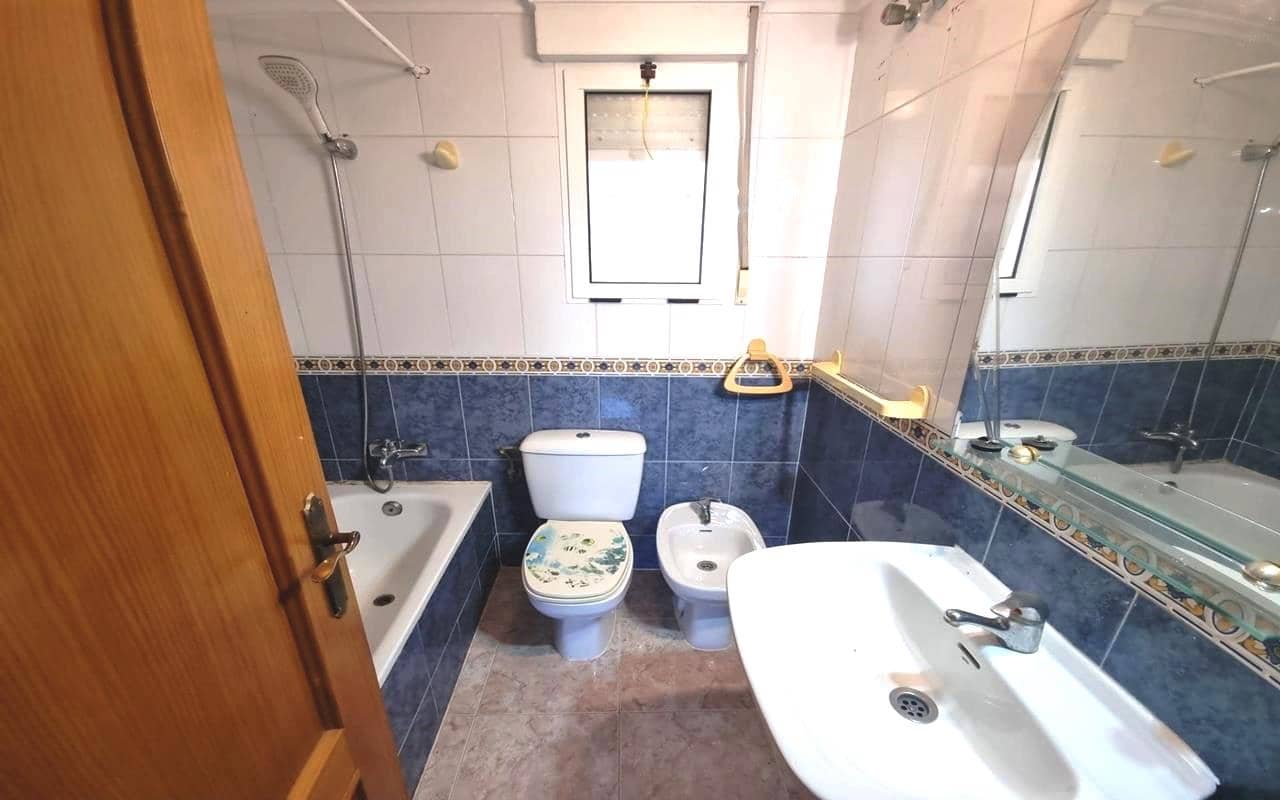 2 bedroom Apartment for sale in Torrevieja with pool - € 125,000 (Ref: 9848127)