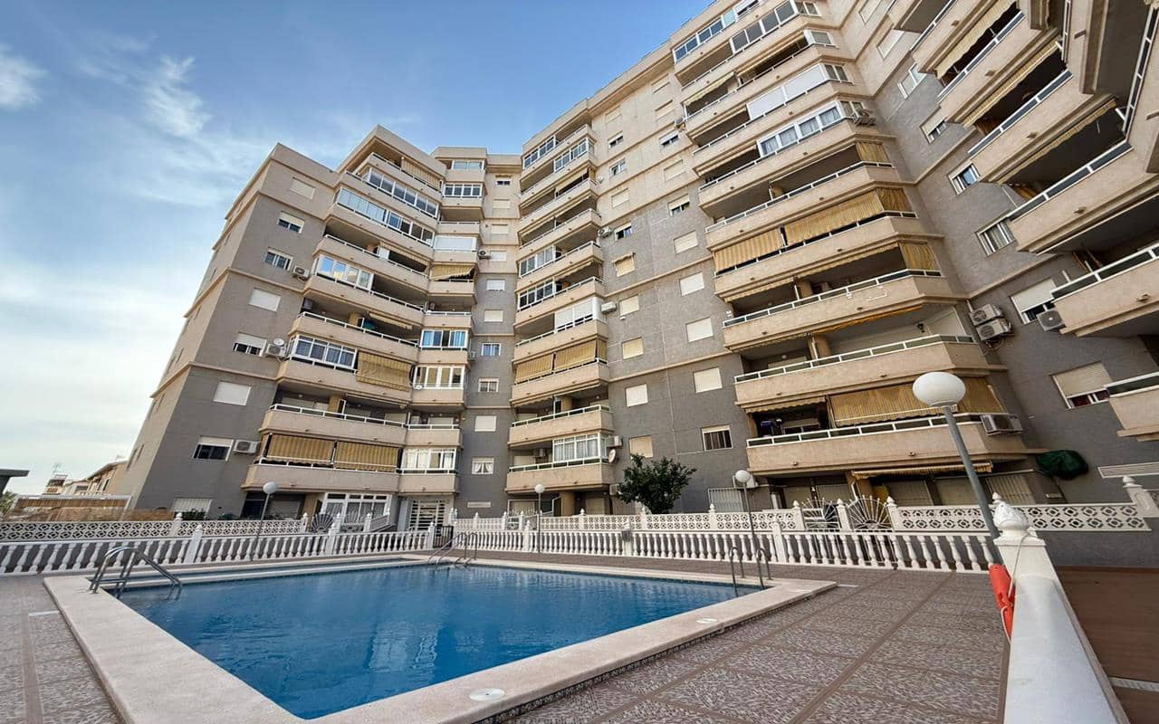 2 bedroom Apartment for sale in Torrevieja with pool - € 125,000 (Ref: 9848127)