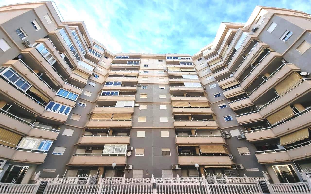 2 bedroom Apartment for sale in Torrevieja with pool - € 125,000 (Ref: 9848127)