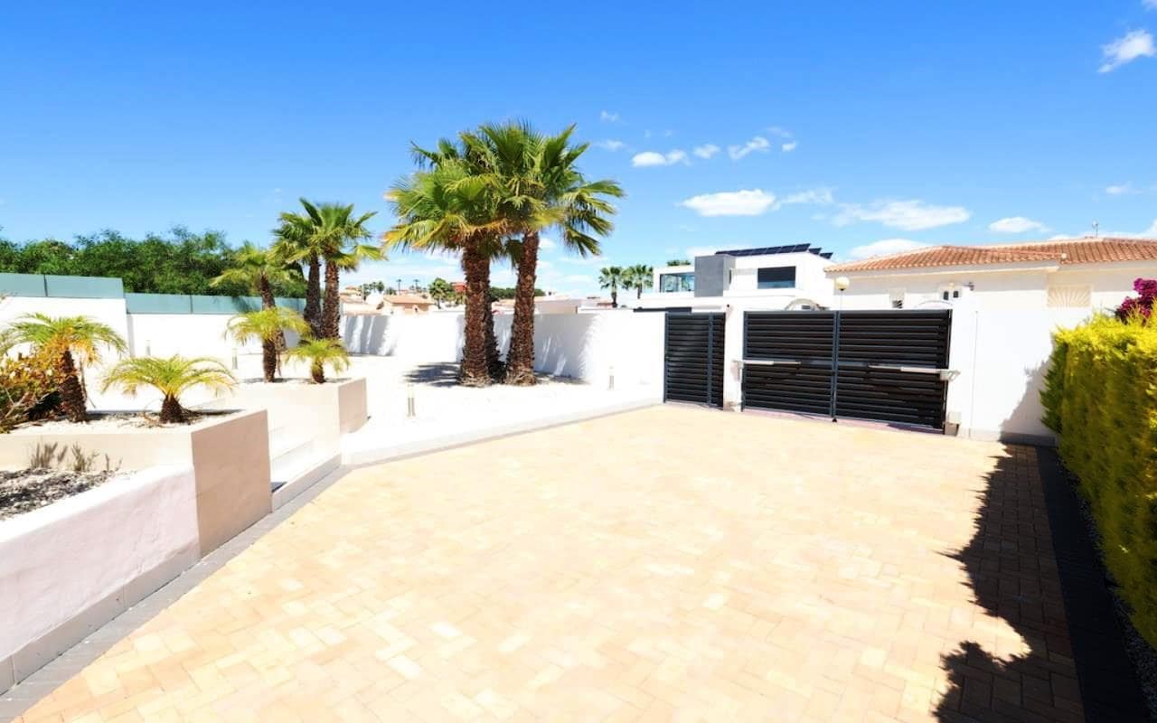 3 sypialnia Willa na sprzedaż w Ciudad Quesada z basenem garażem - 699 000 € (Ref: 9850585)
