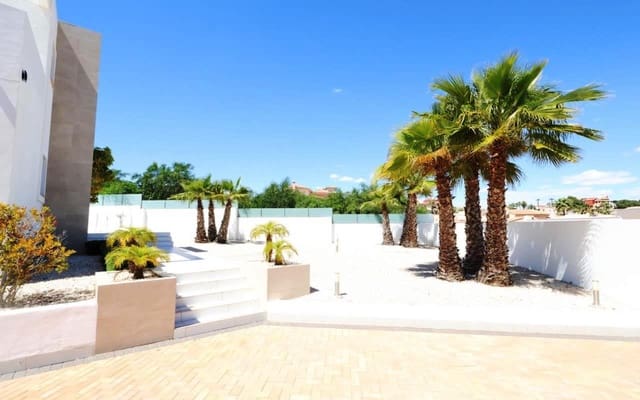 3 sypialnia Willa na sprzedaż w Ciudad Quesada, Rojales z basenem garażem - 699 000 € (Ref: 9850585)