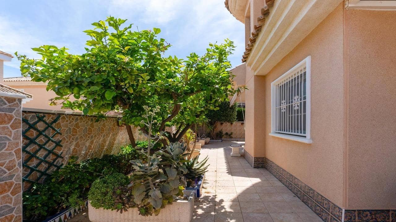 3 chambre Villa/Maison à vendre à Punta Prima avec piscine garage - 325 000 € (Ref: 9850586)