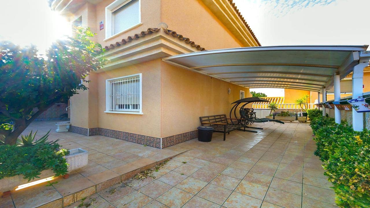 3 chambre Villa/Maison à vendre à Punta Prima avec piscine garage - 325 000 € (Ref: 9850586)
