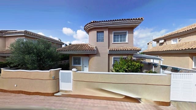3 chambre Villa/Maison à vendre à Punta Prima, Torrevieja avec piscine garage - 325 000 € (Ref: 9850586)