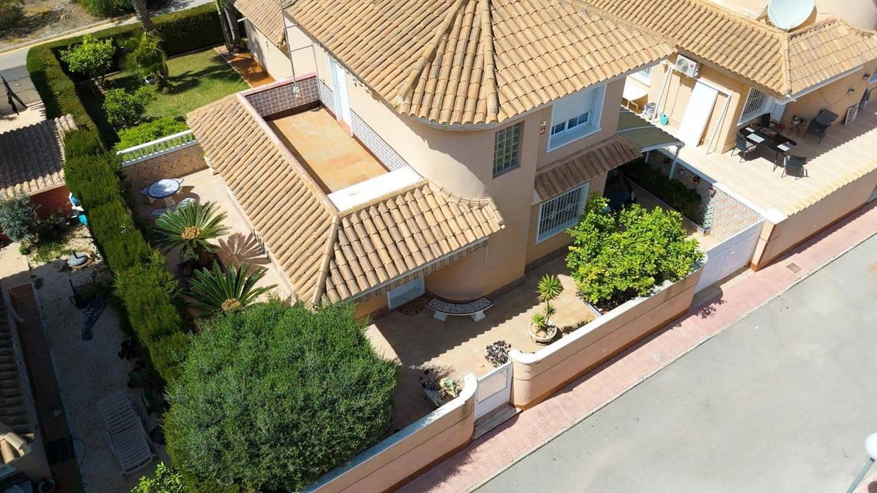3 chambre Villa/Maison à vendre à Punta Prima avec piscine garage - 325 000 € (Ref: 9850586)