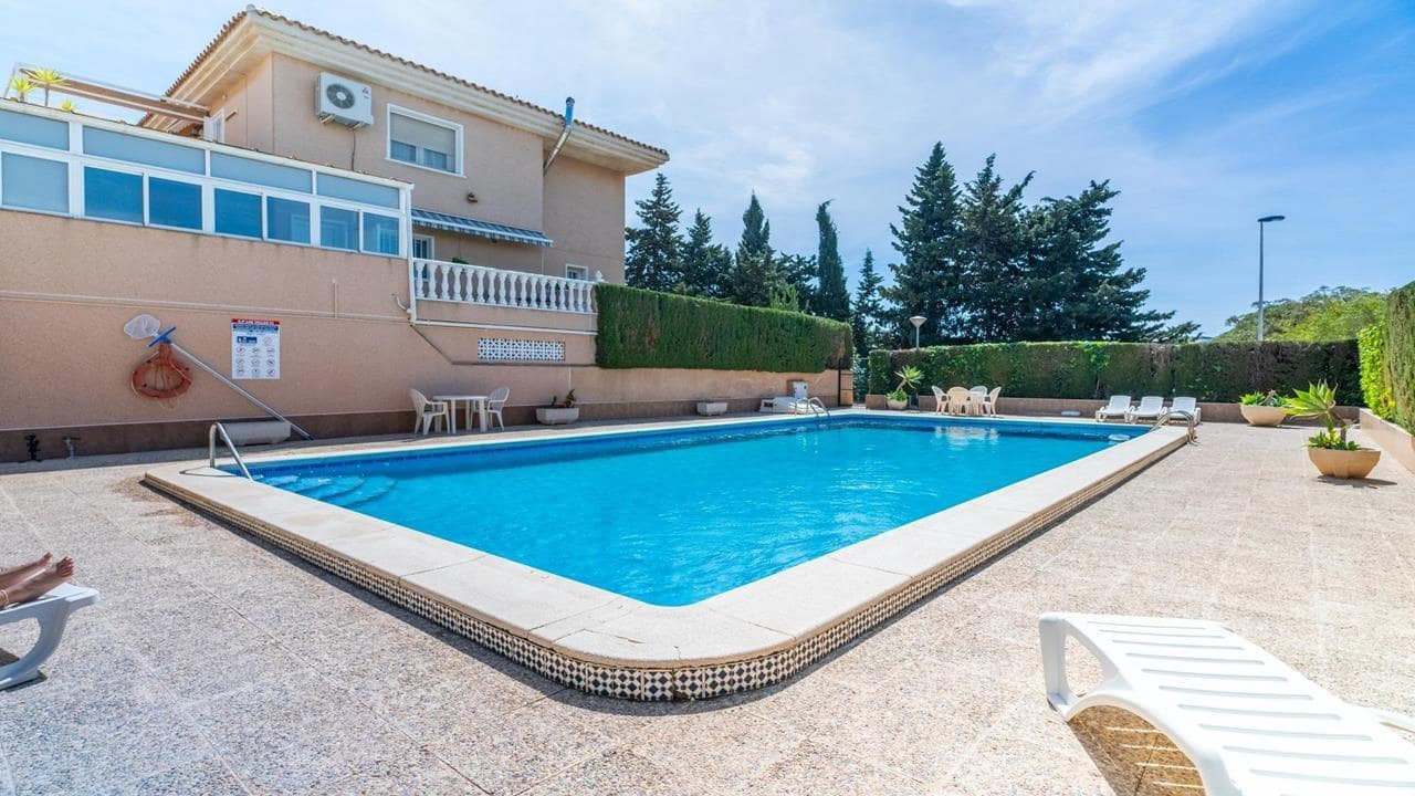 3 chambre Villa/Maison à vendre à Punta Prima avec piscine garage - 325 000 € (Ref: 9850586)